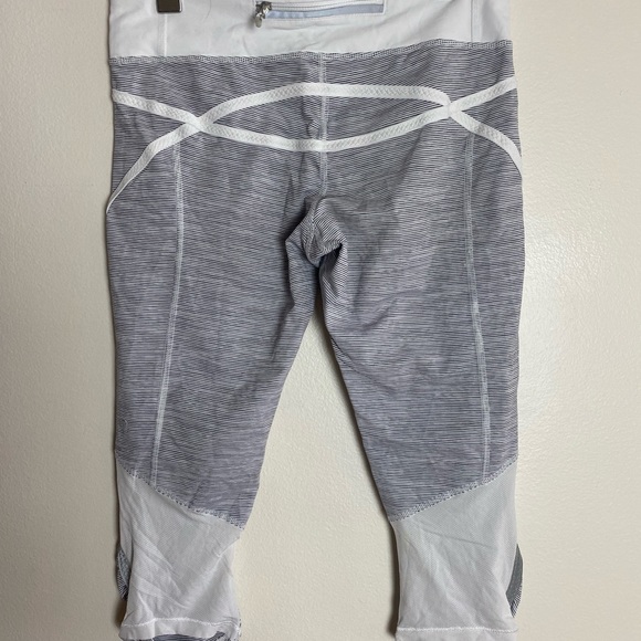 Lululemon legging capris - Picture 5 of 7